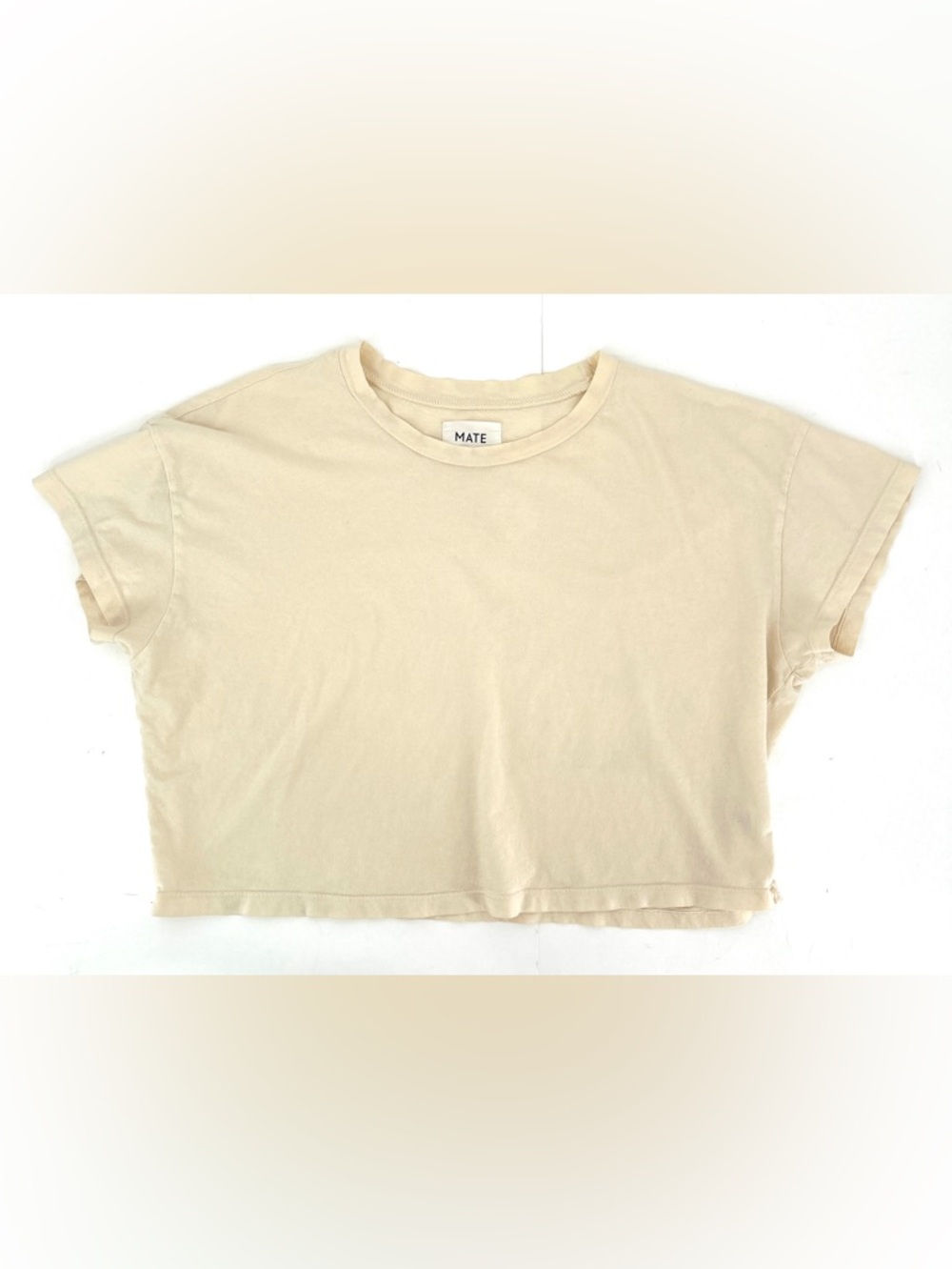 Mate the Label cropped t shirt 
Cream color